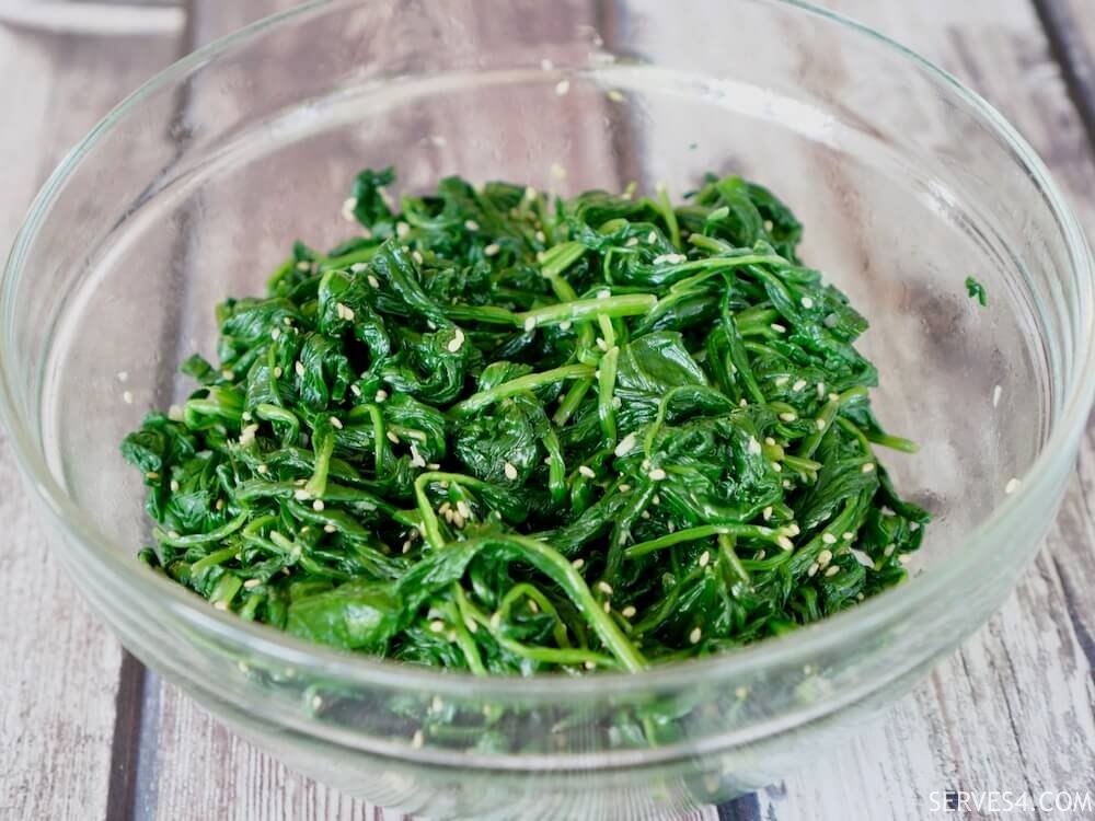 seasoned Korean spinach with garlic, sesame oil, salt and sesame seeds